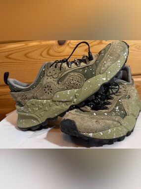 Flower Mountain Olive Green Paint Fleck Outdoor Trail Sneakers Size 7.5